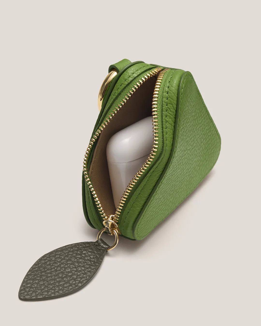Best Cuyana Pear Pouch Leaf